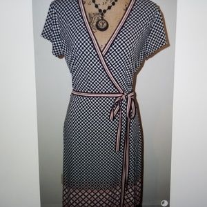 Lark & Roe Short Sleeved Wrap Dress NWOT Sz. Med